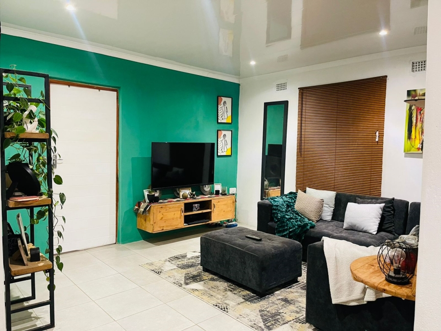 6 Bedroom Property for Sale in Delft Western Cape